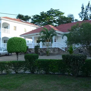 https://muyenga-luxury-vacation-home.about-kampalahotels.com